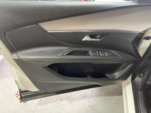 Cargar imagen en el visor de la galería, Peugeot 3008 GT 2.0 BlueHDi
