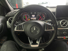 Cargar imagen en el visor de la galería, Mercedes Benz Clase A 200d AMG Line
